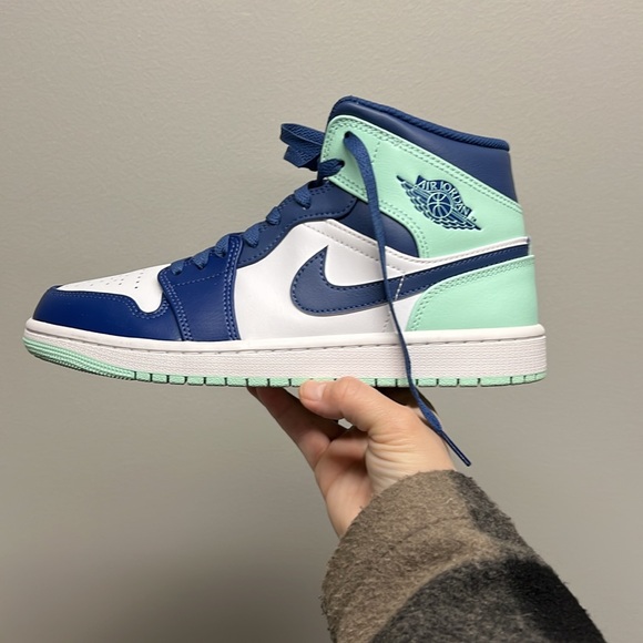 Jordan 1 Mid - Picture 12 of 12